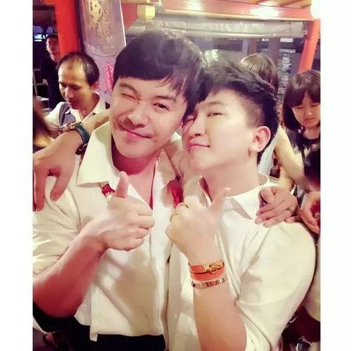 闺蜜进了娱乐圈带我吃瓜